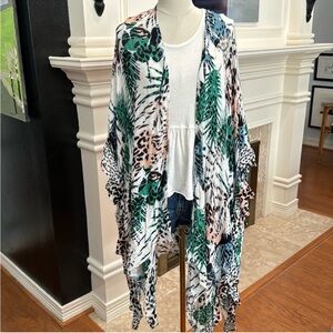 Shiraleah Tropical print ruffled kimono